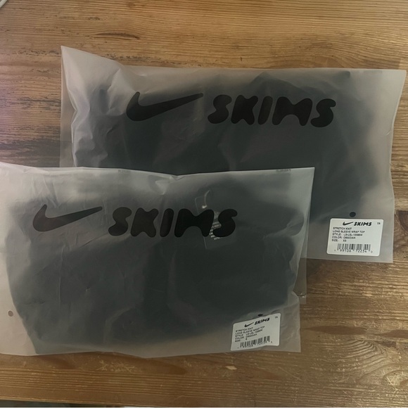 NikeSKIMS Stretch Knit Long-Sleeve Wrap Top - Picture 3 of 11